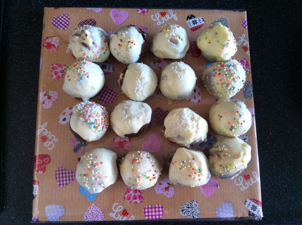 http://i717.photobucket.com/albums/ww174/Marieke6068/Cakepops1.jpg