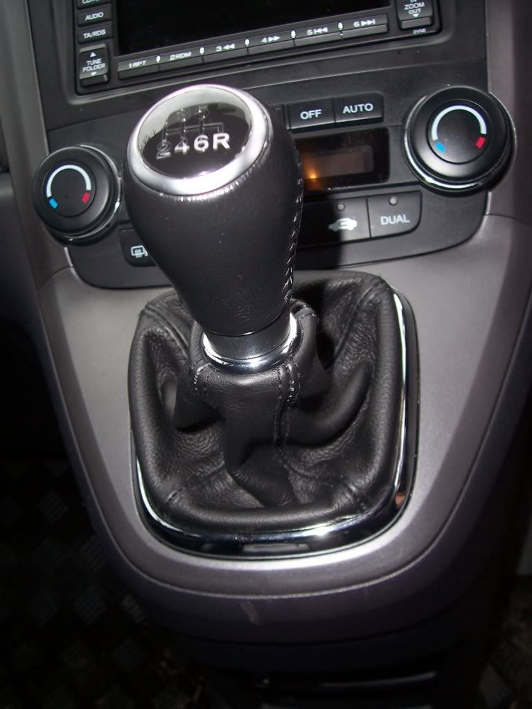 Replacing the gear lever (gear shift) gaiter on a manual CRV