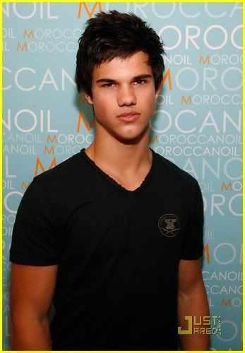 Taylorlautnergoldenglobelounge talyor lautner