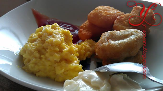 Scramble egg with nuggets
